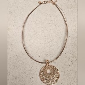Beautiful Rose Gold Necklace With Rhinestone Details